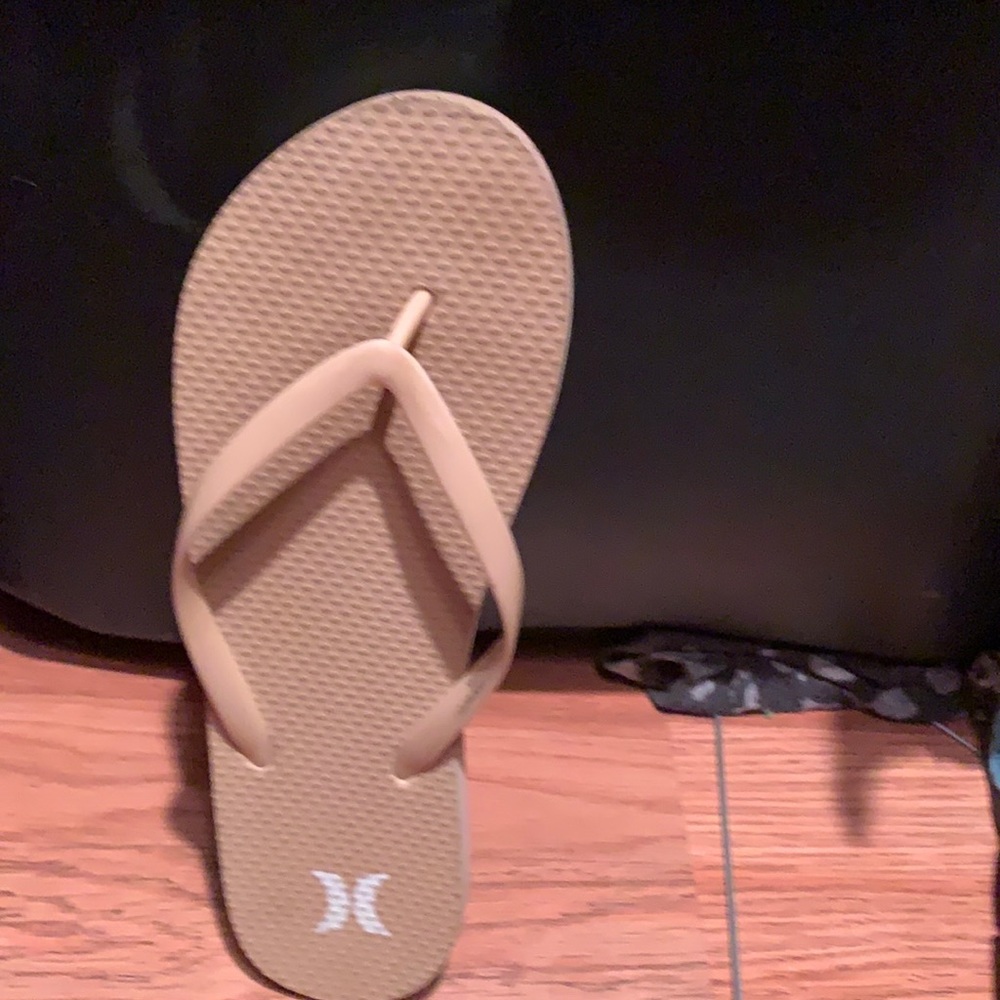 Some sandles and good to walk In